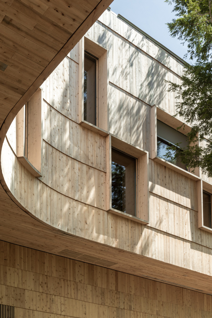 Tekαkαpimək Exterior Detail with Maine Cedar Shingles Credit: James Florio
